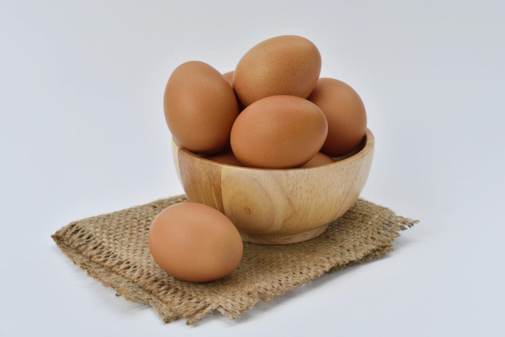 egg-white-food-protein-162712-162712 High resolution image of brown eggs in a wooden bowl placed on burlap fabric, ideal for food-themed content.